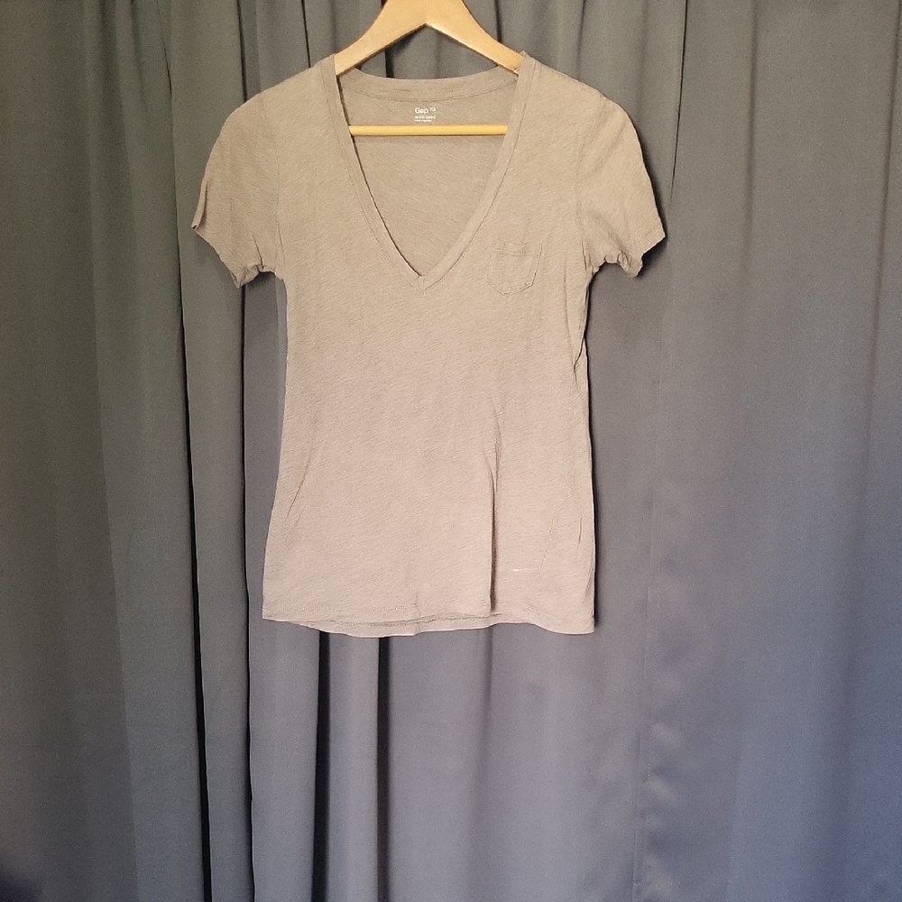 GAP Light Tan V-Neck Short Sleeve Tee